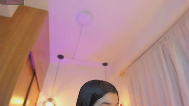 Snapshot of cassieestevens chatting on 10/28/25, 03:21 cassieestevens online show from 10/28/25, 03:21