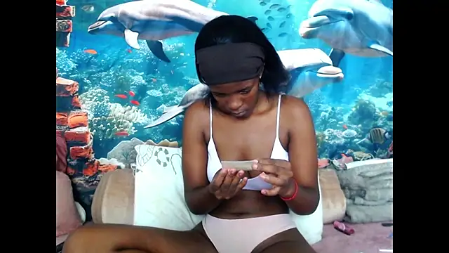 Snapshot of AfricanBarbiee69 chatting on 05/19/26, 10:43 AfricanBarbiee69 online show from 05/19/26, 10:43