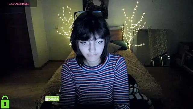 Snapshot of A_Skyy chatting on 04/21/26, 01:42 A Skyy online show from 04/21/26, 01:42