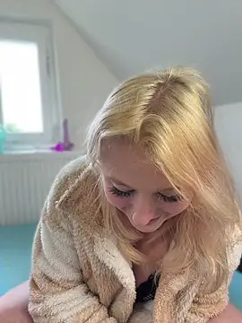 Snapshot of Onlymiasophie chatting on 04/27/26, 01:20 Onlymiasophie online show from 04/27/26, 01:20