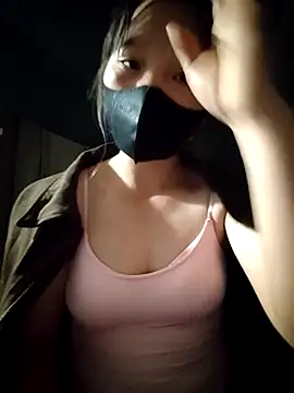 linh-miu99 online show from 11/17/25, 05:08