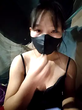 linh-miu99 online show from 11/21/25, 01:37