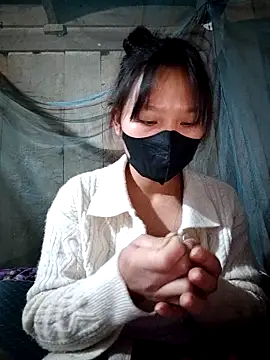 linh-miu99 online show from 11/24/25, 02:22