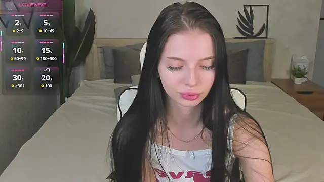 Eva Mayers online show from 11/28/25, 11:07