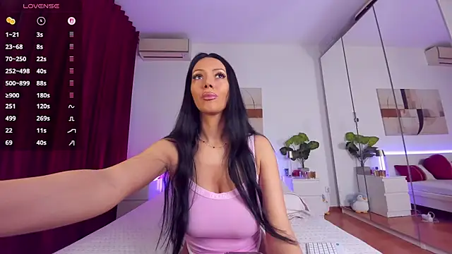 Snapshot of nadeen_na chatting on 12/18/25, 03:29 nadeen na online show from 12/18/25, 03:29