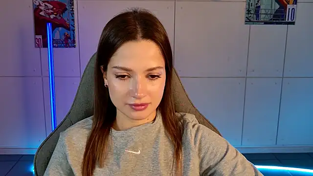 Snapshot of KiraVair chatting on 10/23/25, 01:10 KiraVair online show from 10/23/25, 01:10