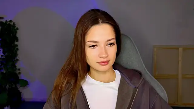 Snapshot of KiraVair chatting on 11/08/25, 09:31 KiraVair online show from 11/08/25, 09:31