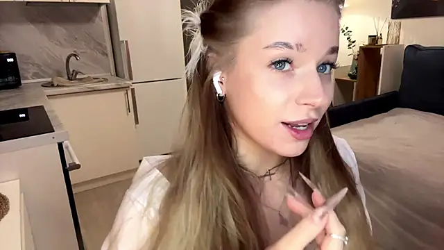 Snapshot of Babymoney_2007 chatting on 11/14/25, 08:29 Babymoney 2007 online show from 11/14/25, 08:29