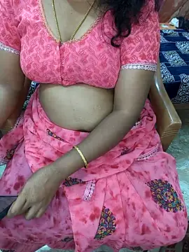 Snapshot of Tamil_Rani03 chatting on 12/15/25, 06:50 Tamil Rani03 online show from 12/15/25, 06:50