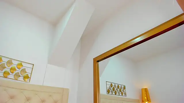 lucia lorenz online show from 04/08/26, 11:21