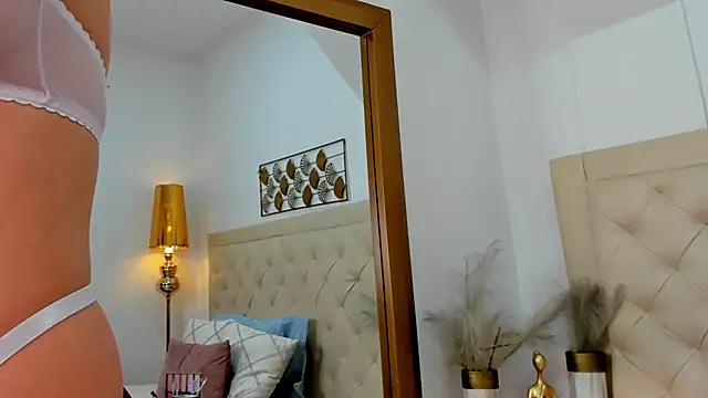 lucia lorenz online show from 04/10/26, 11:26