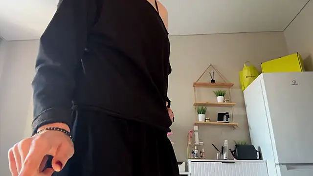 JessMour online show from 10/18/25, 10:16