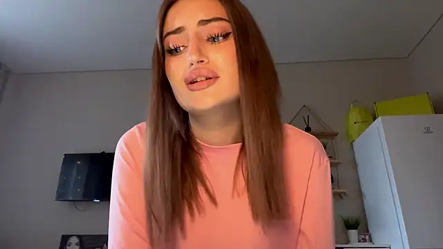 JessMour online show from 10/19/25, 09:21