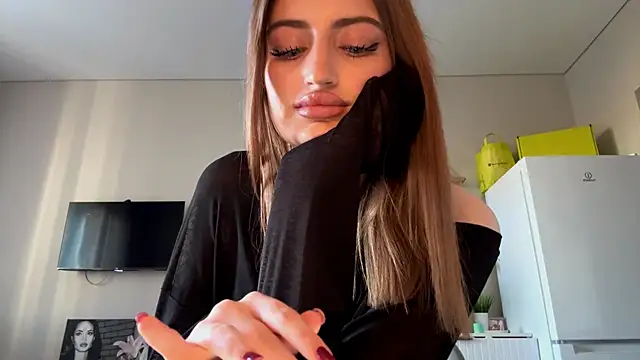 JessMour online show from 10/20/25, 09:21