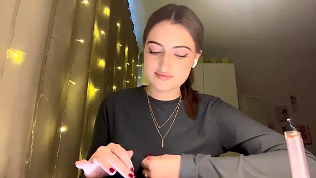 JessMour online show from 10/24/25, 09:38