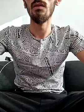 Snapshot of 16enes16 chatting on 10/24/25, 12:12 16enes16 online show from 10/24/25, 12:12