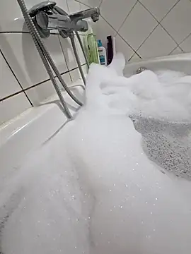 16enes16 online show from 12/18/25, 05:52