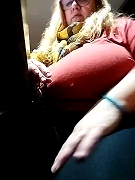 Snapshot of JennyInVegas chatting on 07/15/26, 02:11 JennyInVegas online show from 07/15/26, 02:11