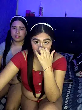 Snapshot of 2moons_full_of_love chatting on 11/08/25, 11:03 2moons full of love online show from 11/08/25, 11:03