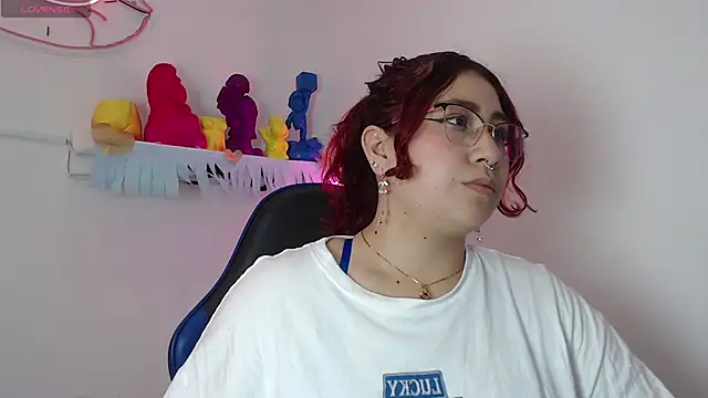 Snapshot of littlee_red chatting on 10/26/25, 05:19 littlee red online show from 10/26/25, 05:19