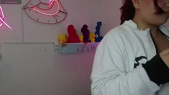 Snapshot of littlee_red chatting on 11/06/25, 09:15 littlee red online show from 11/06/25, 09:15