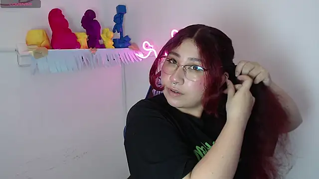 Snapshot of littlee_red chatting on 11/14/25, 10:07 littlee red online show from 11/14/25, 10:07