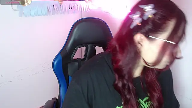 Snapshot of littlee_red chatting on 11/25/25, 09:04 littlee red online show from 11/25/25, 09:04