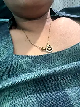 Snapshot of heenashai chatting on 11/16/25, 09:59 heenashai online show from 11/16/25, 09:59