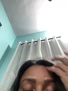 Snapshot of heenashai chatting on 12/18/25, 08:26 heenashai online show from 12/18/25, 08:26