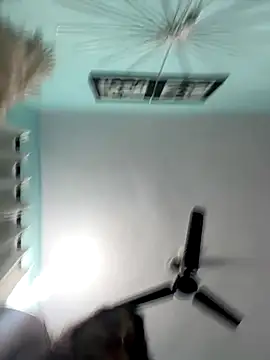 Snapshot of heenashai chatting on 12/20/25, 09:55 heenashai online show from 12/20/25, 09:55