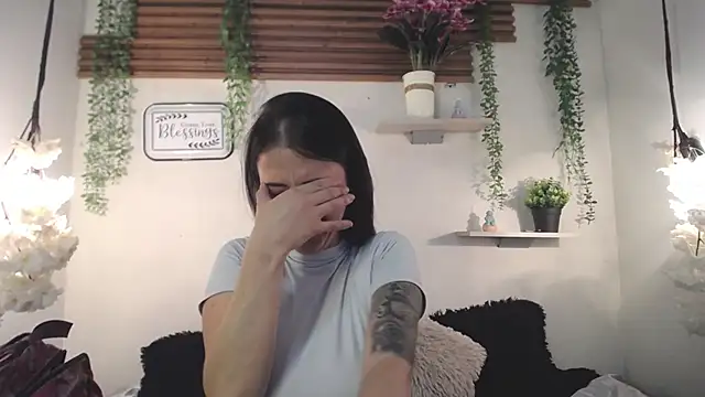 Snapshot of Emma_sweet_hot chatting on 03/05/26, 06:37 Emma sweet hot online show from 03/05/26, 06:37