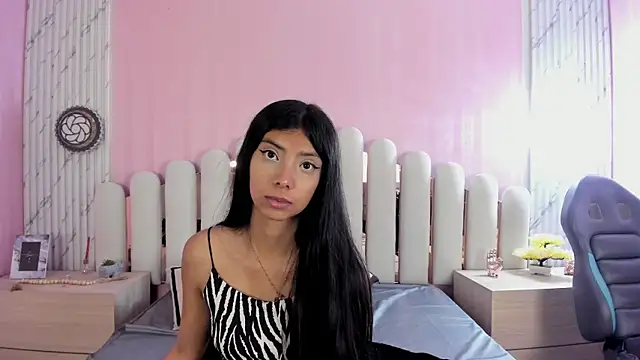 Snapshot of Isabella_Marsh chatting on 10/31/25, 12:17 Isabella Marsh online show from 10/31/25, 12:17