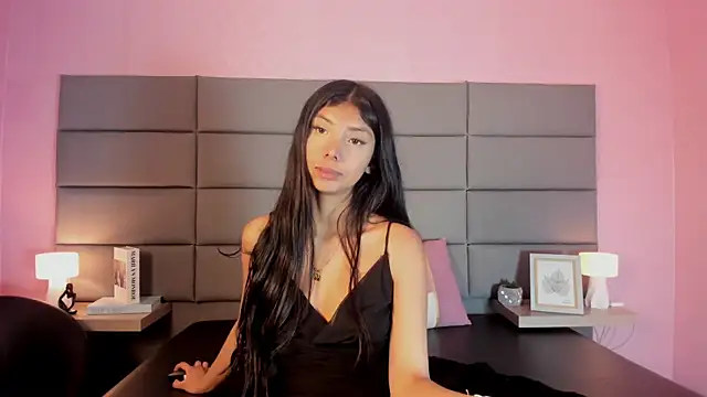 Snapshot of Isabella_Marsh chatting on 11/21/25, 01:10 Isabella Marsh online show from 11/21/25, 01:10