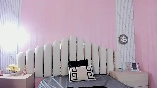 Snapshot of Isabella_Marsh chatting on 12/14/25, 01:27 Isabella Marsh online show from 12/14/25, 01:27