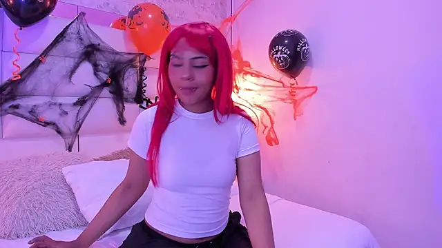 Snapshot of Sofia_clk chatting on 10/31/25, 04:02 Sofia clk online show from 10/31/25, 04:02