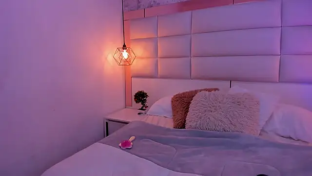 Snapshot of Sofia_clk chatting on 12/03/25, 03:47 Sofia clk online show from 12/03/25, 03:47