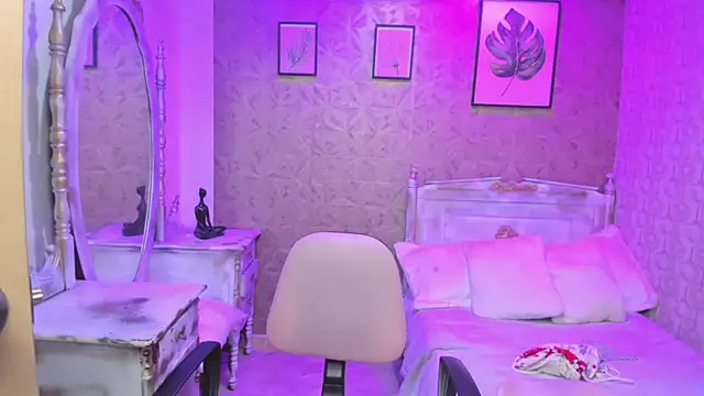 Snapshot of Sofia_clk chatting on 12/20/25, 03:24 Sofia clk online show from 12/20/25, 03:24