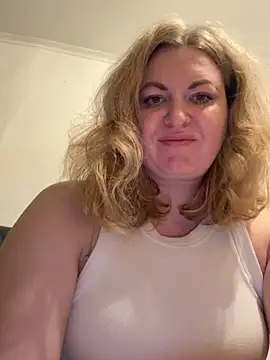 Snapshot of Amelia-Diamond chatting on 11/17/25, 06:41 Amelia-Diamond online show from 11/17/25, 06:41