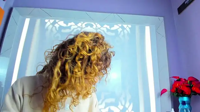 EmiliRouse  online show from 10/25/25, 04:09