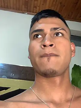 Snapshot of Emiliano_Reyes chatting on 07/07/26, 06:47 Emiliano Reyes online show from 07/07/26, 06:47
