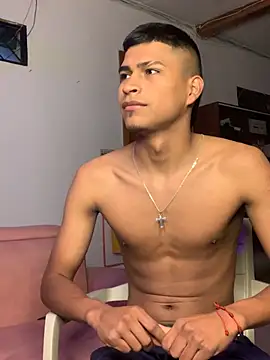 Snapshot of Emiliano_Reyes chatting on 07/07/26, 07:23 Emiliano Reyes online show from 07/07/26, 07:23