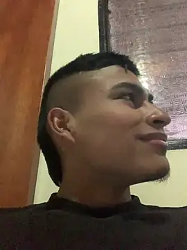 Snapshot of Emiliano_Reyes chatting on 07/21/26, 04:15 Emiliano Reyes online show from 07/21/26, 04:15