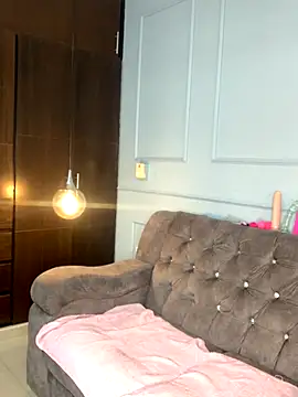 Orianabluee  online show from 11/18/25, 03:12