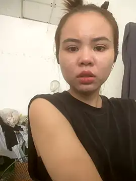 -Hollyy- online show from 10/19/25, 12:33