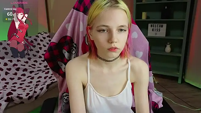 Snapshot of MitaSide chatting on 11/18/25, 03:49 MitaSide online show from 11/18/25, 03:49