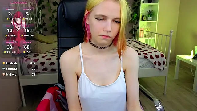 Snapshot of MitaSide chatting on 11/19/25, 03:50 MitaSide online show from 11/19/25, 03:50