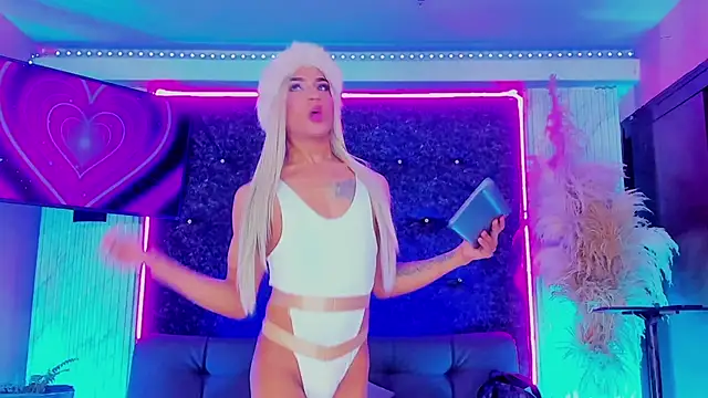 Queens Wonders Blonders online show from 01/11/26, 04:50