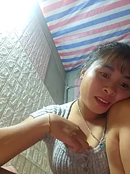 Snapshot of Squirrel-Pear chatting on 10/23/25, 04:01 Squirrel-Pear online show from 10/23/25, 04:01