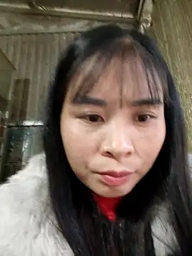 Snapshot of Squirrel-Pear chatting on 10/24/25, 10:11 Squirrel-Pear online show from 10/24/25, 10:11