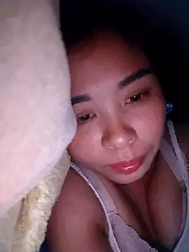 Snapshot of Squirrel-Pear chatting on 10/28/25, 10:45 Squirrel-Pear online show from 10/28/25, 10:45